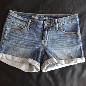 Mossimo Mid-Rise Midi denim shorts size 6/28